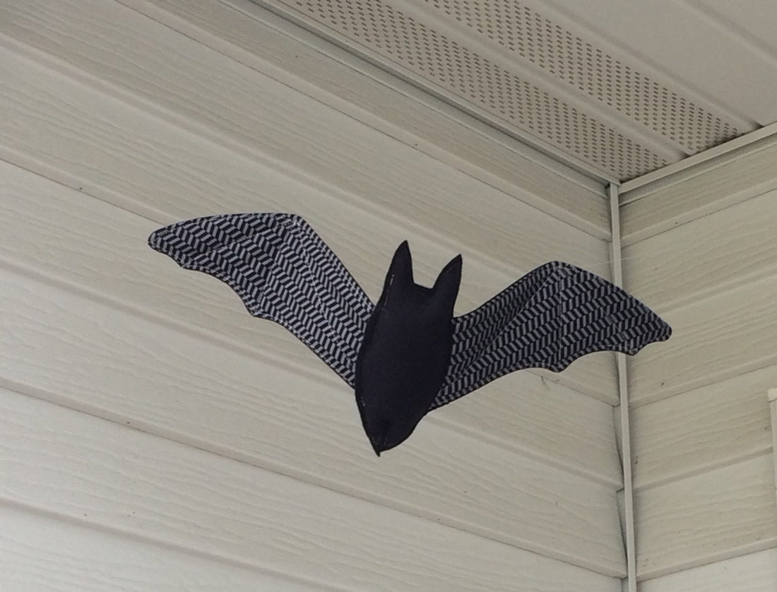 Happy Halloween - FREE Bat Tutorial
