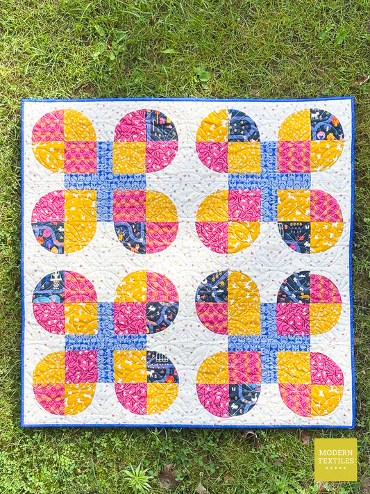 Clover Quilt – Crib Size | Modern Drunkard’s Path Quilt