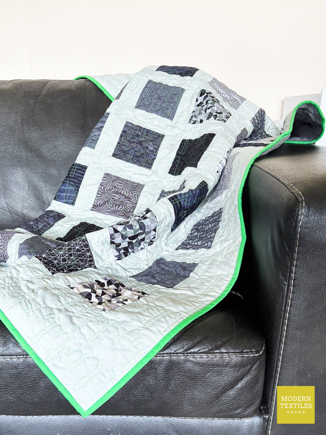 Confetti Throw Quilt – Monochromatic Edition with Drip Quilting