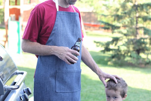 FREE Apron Pattern - Your New Father's Day Go-To Gift!
